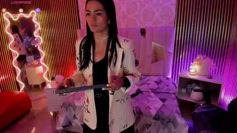 Snapshot of rosalind_tay chatting on 10.16.25 ROSALIN online show from 10.16.25