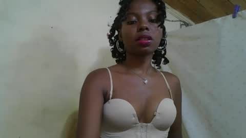 Snapshot of rosalinda933 chatting on 04.25.26 Rosalinda online show from 04.25.26
