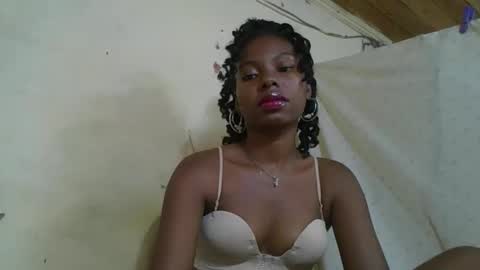 Snapshot of rosalinda933 chatting on 04.25.26 Rosalinda online show from 04.25.26