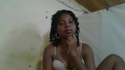 Snapshot of rosalinda933 chatting on 04.26.26 Rosalinda online show from 04.26.26