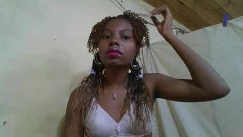 Snapshot of rosalinda933 chatting on 04.26.26 Rosalinda online show from 04.26.26