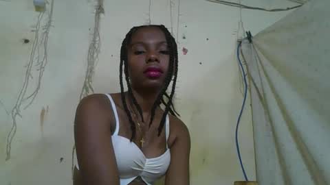 Snapshot of rosalinda933 chatting on 05.06.26 Rosalinda online show from 05.06.26
