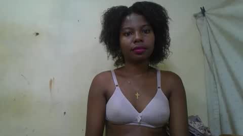 Snapshot of rosalinda933 chatting on 05.14.26 Rosalinda online show from 05.14.26