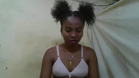 Snapshot of rosalinda933 chatting on 05.14.26 Rosalinda online show from 05.14.26