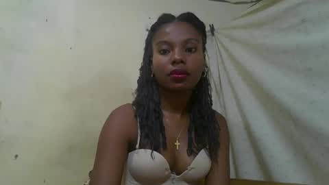 Snapshot of rosalinda933 chatting on 05.18.26 Rosalinda online show from 05.18.26