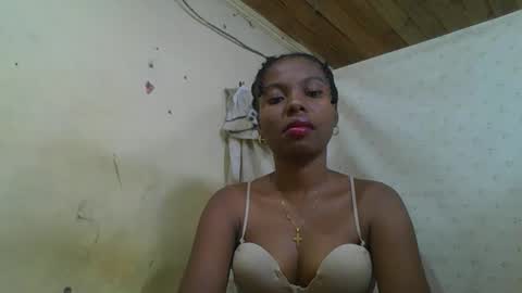 Snapshot of rosalinda933 chatting on 05.29.26 Rosalinda online show from 05.29.26