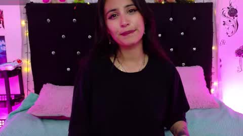 Snapshot of rose_smiley1 chatting on 11.15.25 Rose online show from 11.15.25