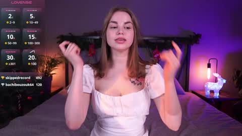 Snapshot of roseallan chatting on 01.10.25 Rose online show from 01.10.25