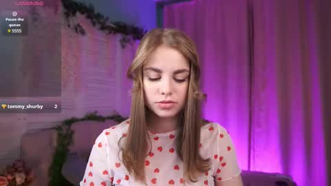 Snapshot of roseallan chatting on 02.11.25 Rose online show from 02.11.25