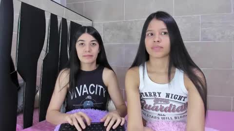 Snapshot of roseandmiah chatting on 02.14.25 Rose y Miah online show from 02.14.25