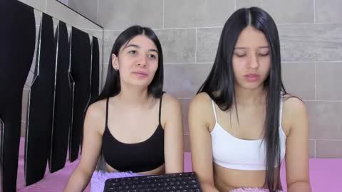 Snapshot of roseandmiah chatting on 03.02.25 Rose y Miah online show from 03.02.25