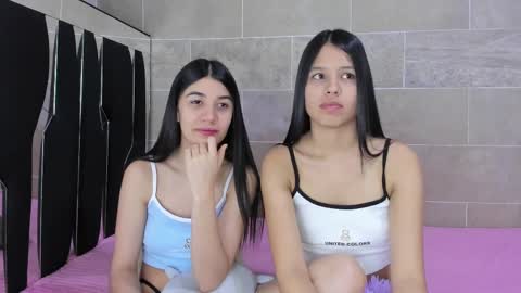 Snapshot of roseandmiah chatting on 03.09.25 Rose y Miah online show from 03.09.25