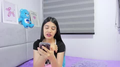 Snapshot of roseandmiah chatting on 11.24.25 Rose y Miah online show from 11.24.25