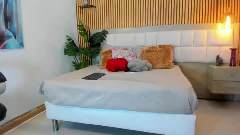 roseaurora online show from 10.04.25