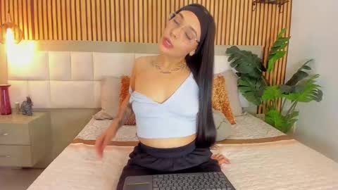 roseaurora online show from 10.13.25