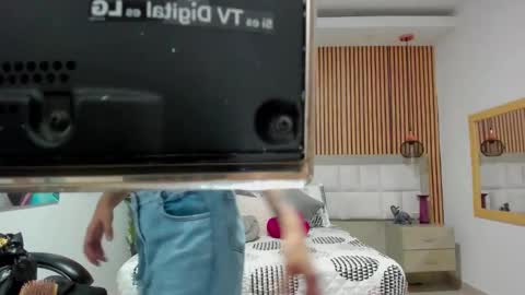 roseaurora online show from 11.30.25