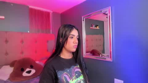 Snapshot of roseliin chatting on 11.21.25 roseliin online show from 11.21.25