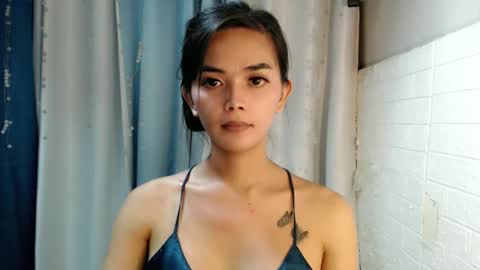 Snapshot of rosella_xx chatting on 01.25.25 TONETH online show from 01.25.25