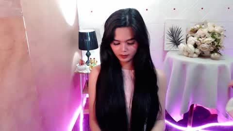 Snapshot of rosella_xx chatting on 09.28.25 TONETH online show from 09.28.25