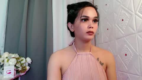 Snapshot of rosella_xx chatting on 10.19.25 TONETH online show from 10.19.25