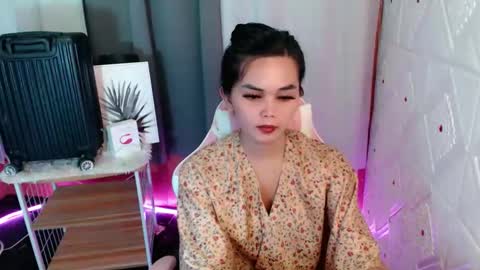 Snapshot of rosella_xx chatting on 10.28.25 TONETH online show from 10.28.25