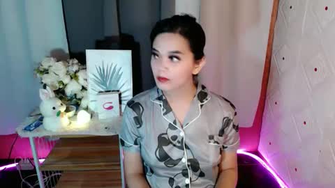 Snapshot of rosella_xx chatting on 11.04.25 TONETH online show from 11.04.25