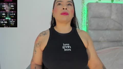 Snapshot of roselyn_caprice chatting on 06.12.26 roselyn online show from 06.12.26