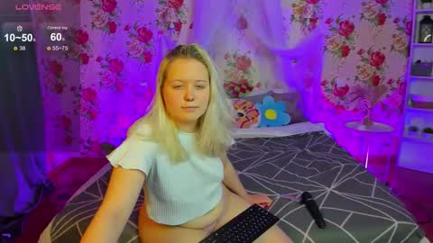 Snapshot of rosethomas_ chatting on 11.14.25 rosethomas_ online show from 11.14.25