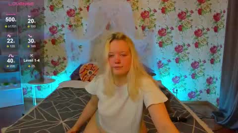 Snapshot of rosethomas_ chatting on 11.16.25 rosethomas_ online show from 11.16.25