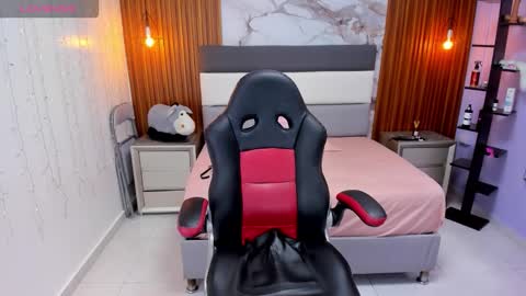 Snapshot of rosie_moss chatting on 10.29.25 ROSSI online show from 10.29.25