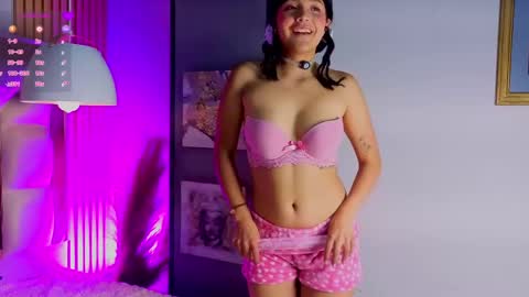 Snapshot of rosiejones_ chatting on 05.15.26 Rosie online show from 05.15.26