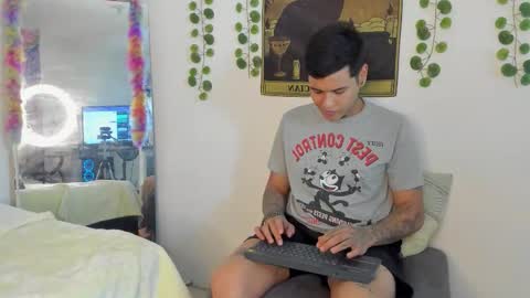 Snapshot of rosse_dredd chatting on 09.26.25 Anal for the first time 40000tks online show from 09.26.25