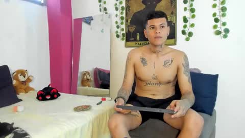 Snapshot of rosse_dredd chatting on 11.02.25 Anal for the first time 40000tks online show from 11.02.25