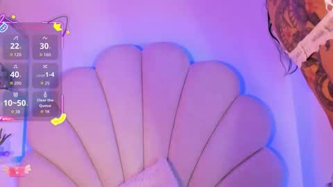 Snapshot of rosselfinoll chatting on 11.20.25 Rossel online show from 11.20.25