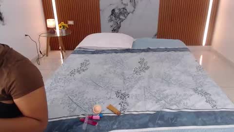 Rossi Hill online show from 03.04.26