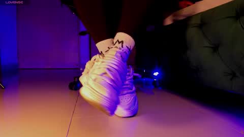 rosyejones online show from 11.23.25