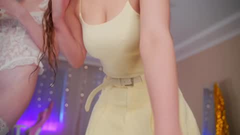 Snapshot of rosyemily chatting on 10.13.25 Hi Im Maria Check my Bio online show from 10.13.25