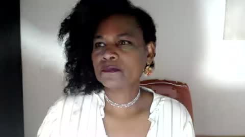 Snapshot of roushlove chatting on 07.17.26 luxa online show from 07.17.26