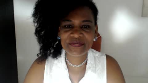 Snapshot of roushlove chatting on 07.18.26 luxa online show from 07.18.26