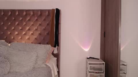 Rouss marie henao  online show from 10.20.25