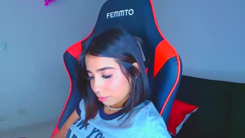 rousse_violet online show from 09.08.25