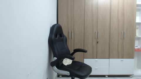 Roxana online show from 04.21.26