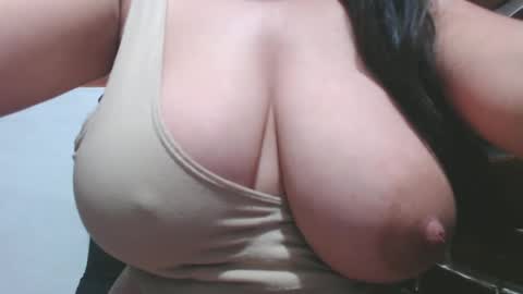 Snapshot of roxanbahottt chatting on 03.11.25 roxxy online show from 03.11.25