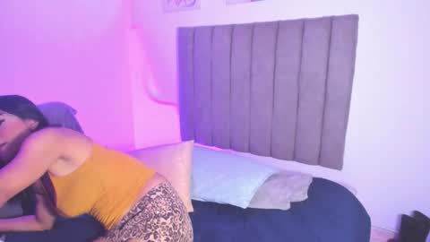 Roxane online show from 12.18.25