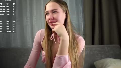 Anna Lokiss online show from 04.03.26