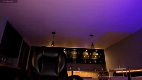 Roxanne Hill  online show from 12.20.25