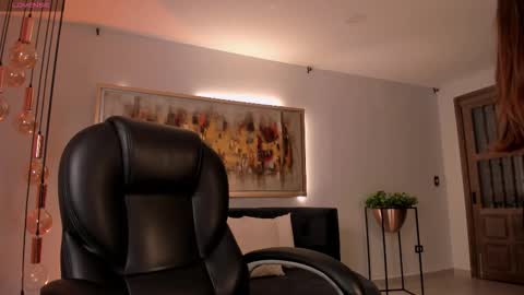 Roxanne Hill  online show from 01.12.26