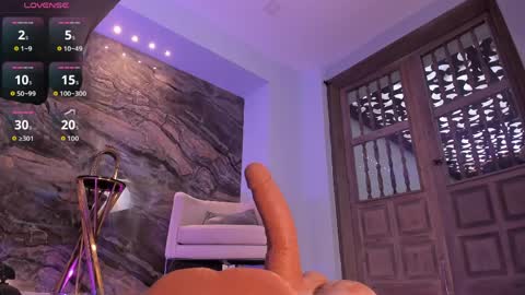 Roxanne Hill  online show from 04.01.26