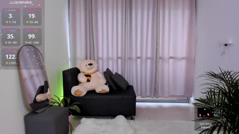  R O X I E  online show from 01.19.25