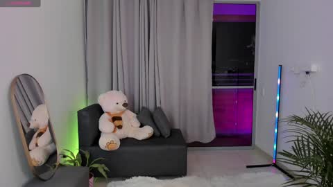  R O X I E  online show from 01.23.25